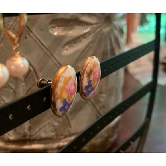 Vintage Porcelain Floral Motif Brooch with Screw Back Earrings - Picture 4 of 7